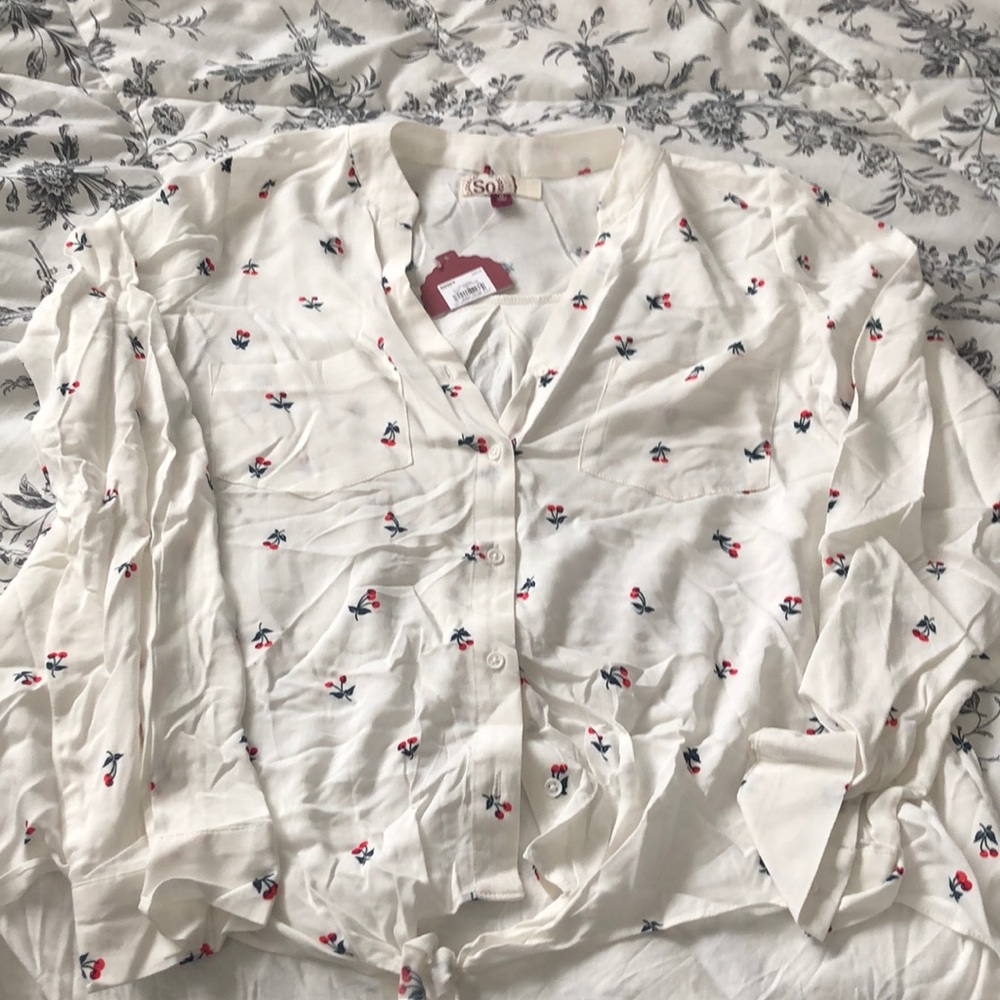 NWT. SO long sleeve blouse.